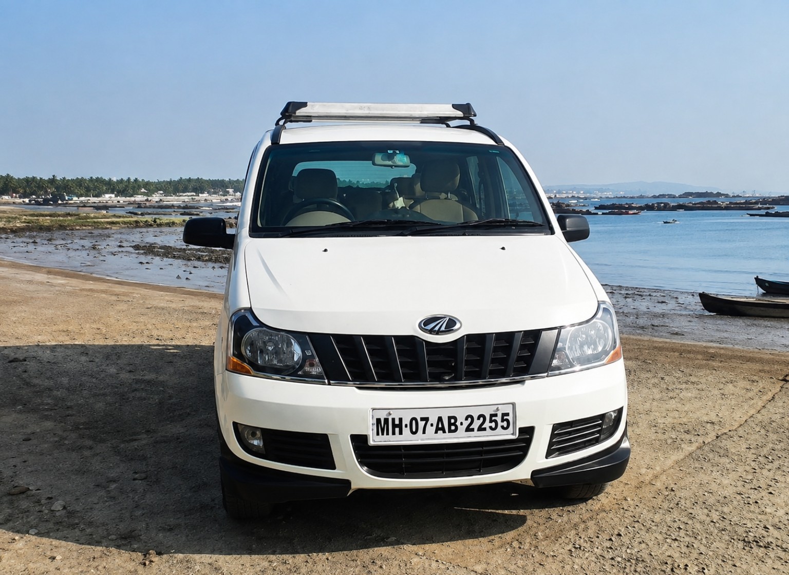 Tour car near the coast for Malvan Tarkarli Devbag travel